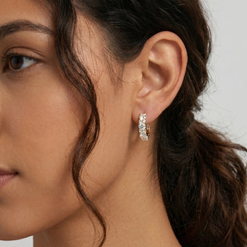 Close-up of a woman wearing a 925 silver moissanite hoop earrings in 18k gold plating - Sensitive Stones