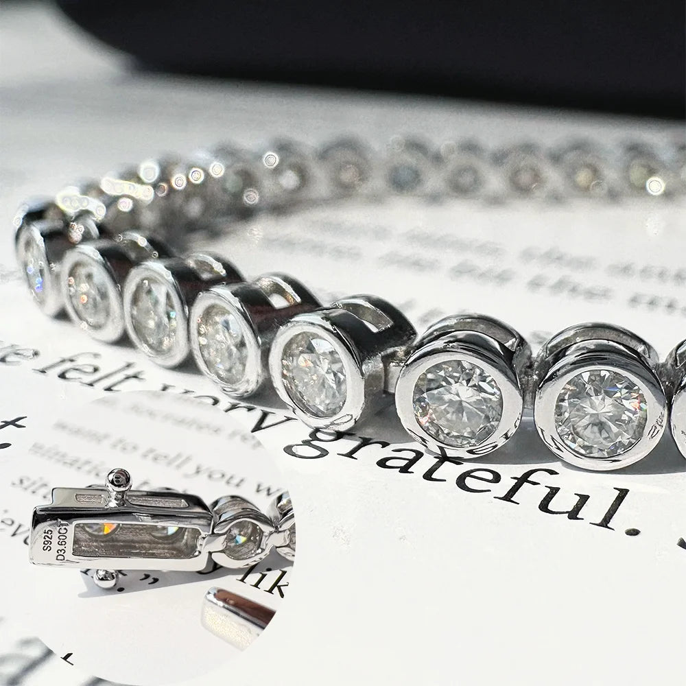 Bezel moissanite tennis bracelet box clasp detail S925 stamp close-up - Sensitive Stones