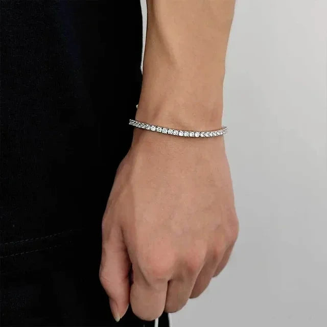 Men's moissanite tennis bracelet in 925 sterling silver, minimalist and refined style.