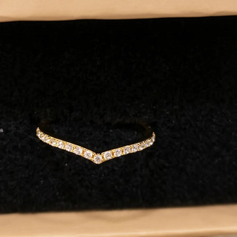Moissanite V-shaped wedding band in 14K gold filled in its gift box - Sensitive Stones